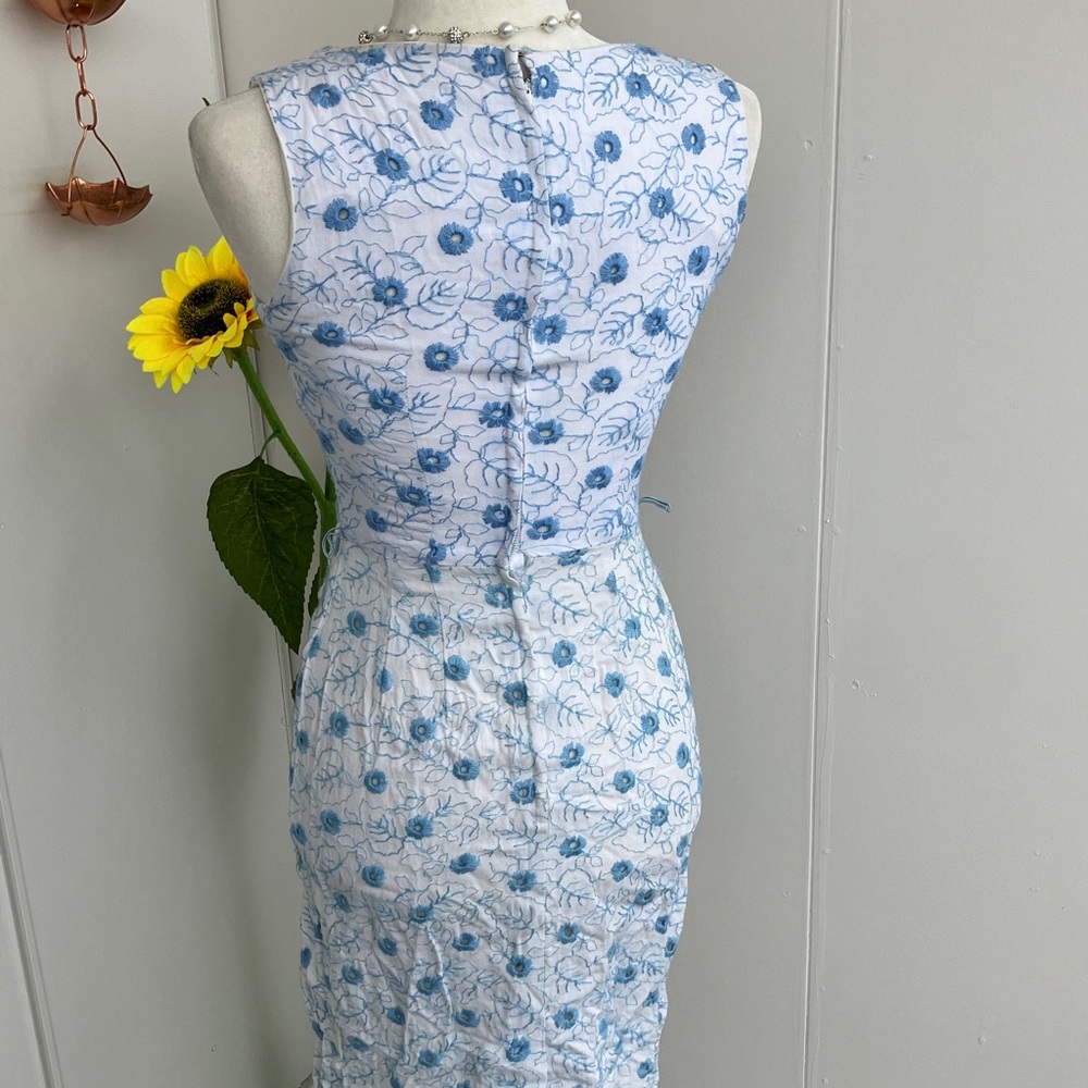 Vintage 60s Blue and White Eyelet Lace Floral Bodycon Sleeveless Mini Dress - Picture 7 of 13